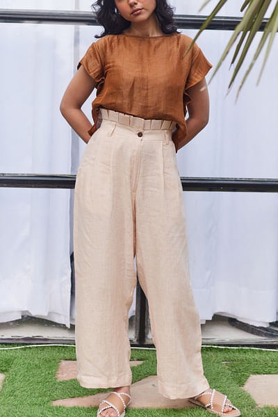 Beige box pleated pants