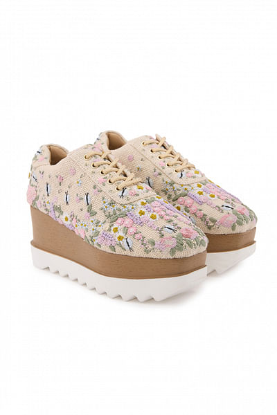 Beige floral embroidery wedge sneakers