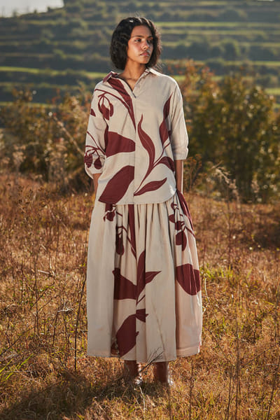 Beige leaf printed skirt