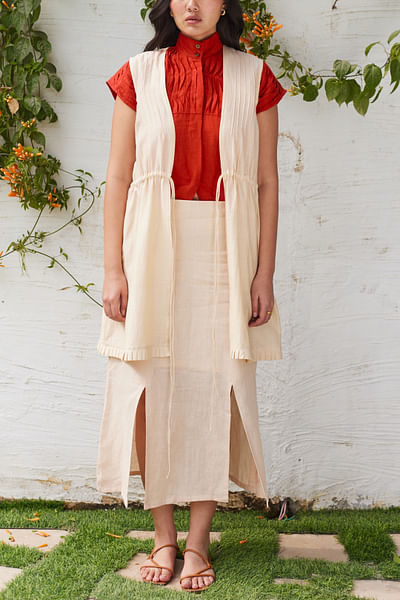 Beige pintuck sleeveless jacket