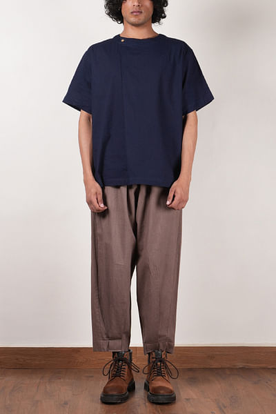Beige pleated pants