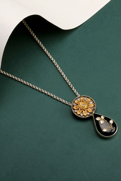 Black and gold floral kundan pendant necklace