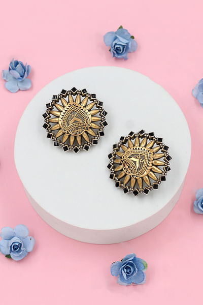 Black and gold smoky round studs
