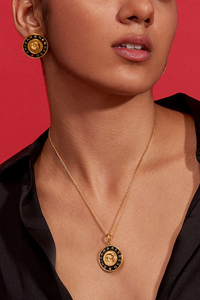 Black and gold stone enamel pendant necklace