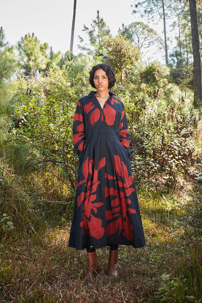 Black and red abstract printed collared dress