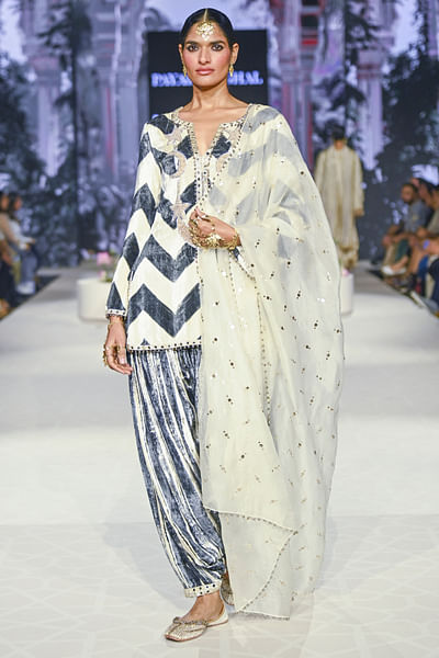 Black and white chevron kurta set