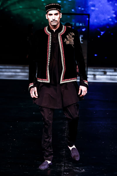 Black bird embroidered velvet jacket