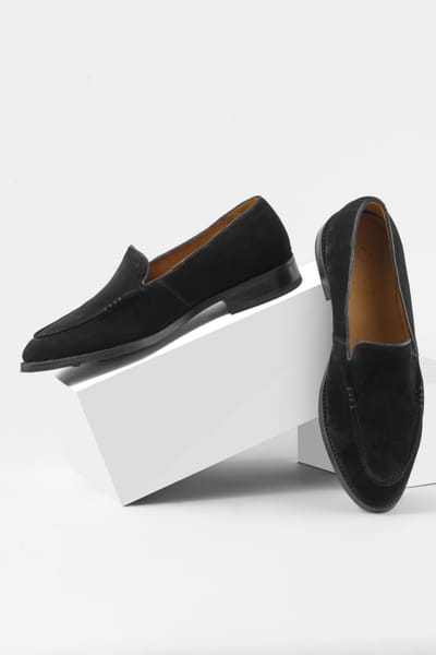 NOU Black crust leather slip-on shoes NOUJAN25D14396