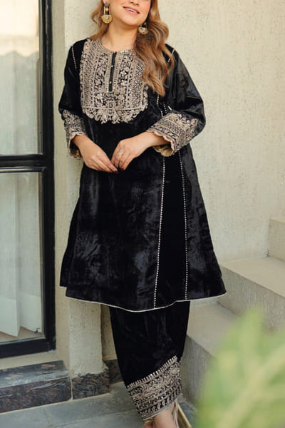 Sheetal Batra Black dori embroidered short choga kurta set SHEDEC24D11061