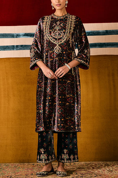 Black embroidered velvet kurta set