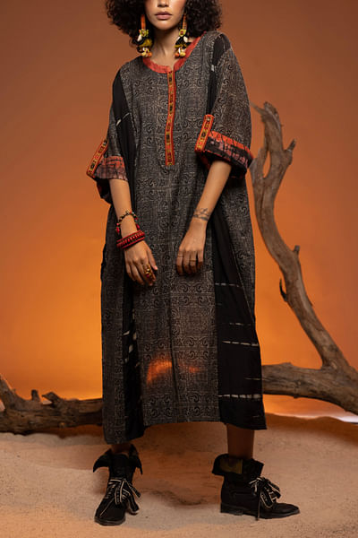 Black embroidery tunic dress
