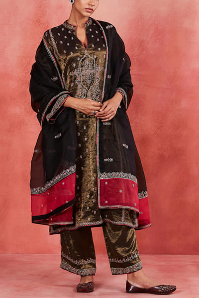 Black floral embroidered kurta set
