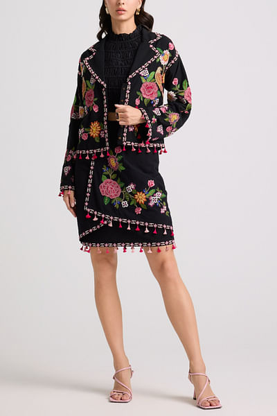 Black floral embroidered short skirt