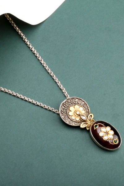 Black floral kundan pendant necklace