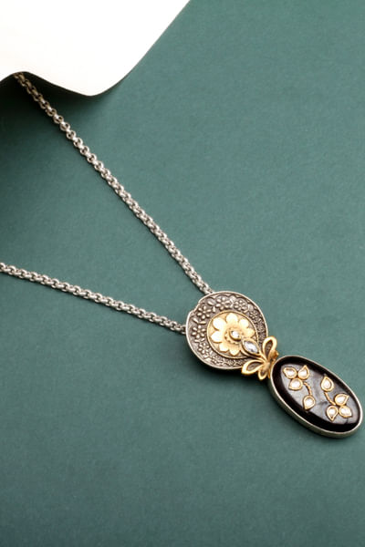 Black kundan floral pendant necklace