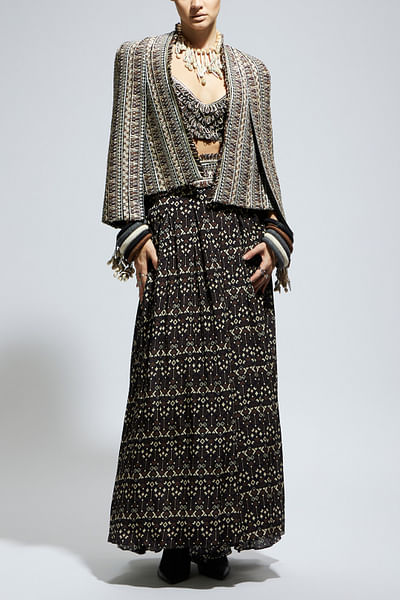 Black thread work cape set