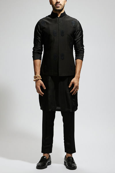 Black threadwork bandi