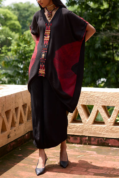 Black tie-dye technique tunic set