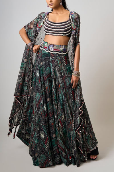Black tribal printed cape set