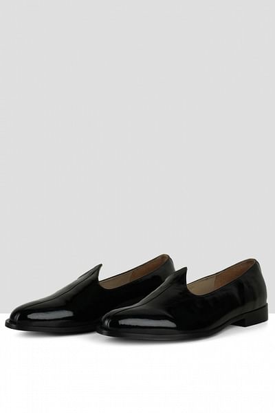 Black vegan leather juttis