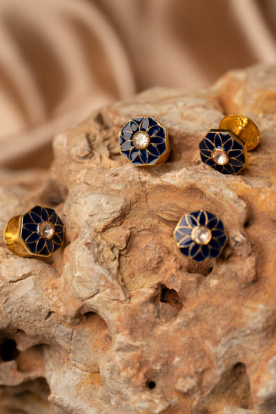 Blue and white floral meenakari button set