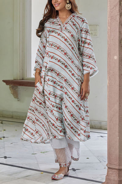 Blue diagonal floral printed kurta set
