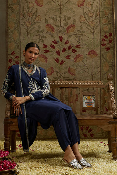 Blue embellished kurta set