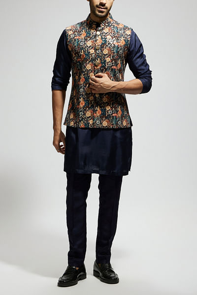 Blue jaal embellished bandi set