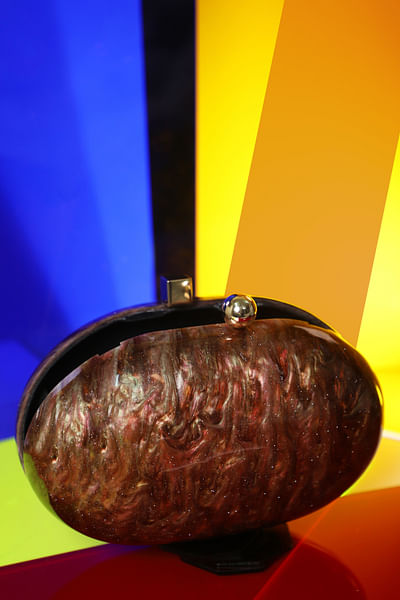Bronze resin clutch