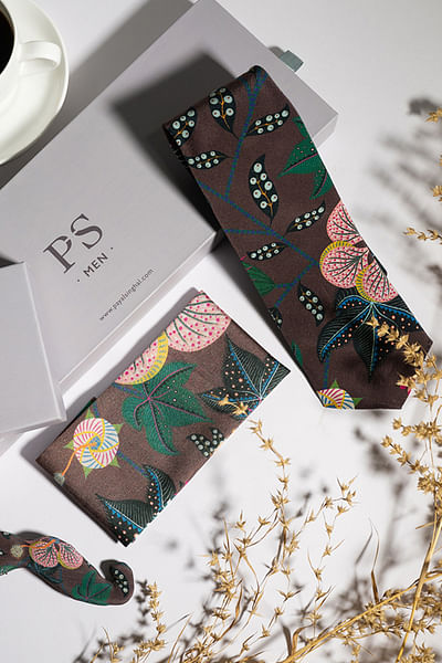 Brown floral printed tie