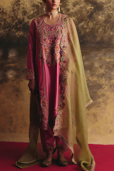 Dark pink paisley embroidered kurta set