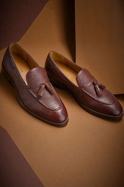 Deep brown tassel shoes