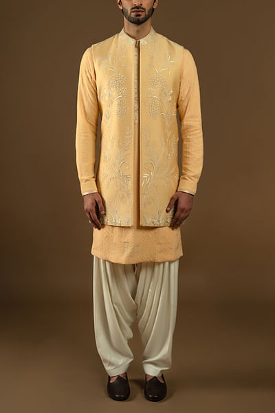 Delightful yellow embroidered bandi kurta set