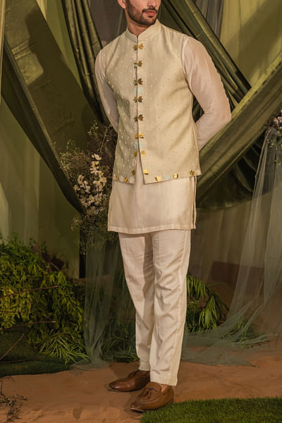 Dusty light cream embroidered bandi