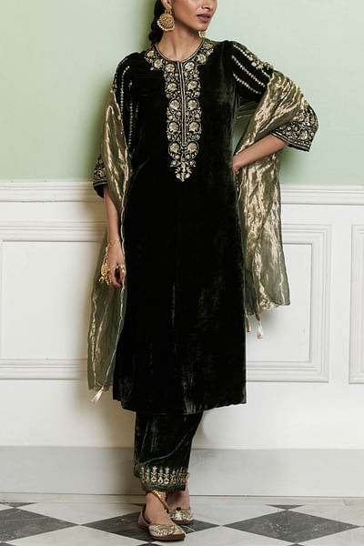 Emerald green floral embroidery kurta set