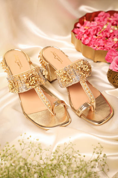 Gold 3D floral embroidered kolhapuri heels