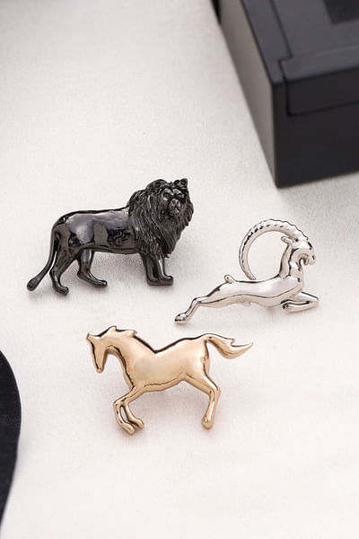 Gold and grey animal brooch gift set