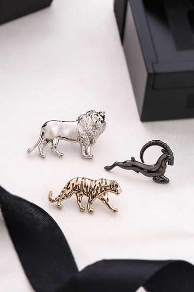 Gold and grey wildlife brooch gift set