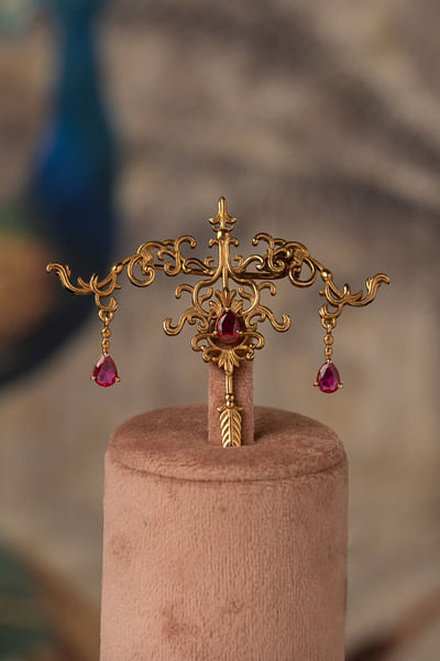 Gold and pink semi-precious stone brooch