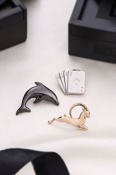Gold and silver cards and deer brooch gift set