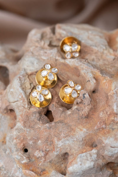 Gold and white floral semi-precious button set