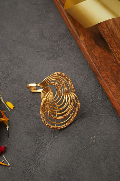 Gold artsy spiral ring