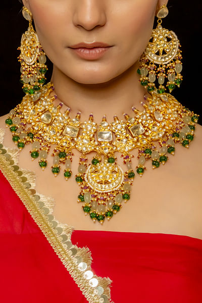 Gold bead and kundan embellished necklace set