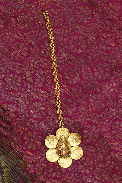 Gold coin embellished maangtikka