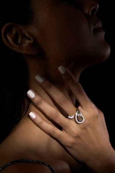 Gold diamond ring