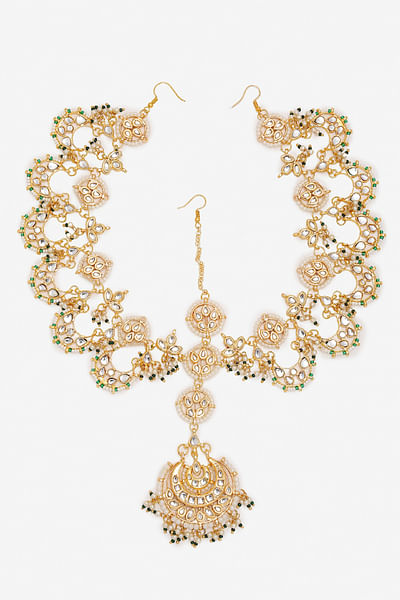 Gold faux kundan pearl and stone mathapatti
