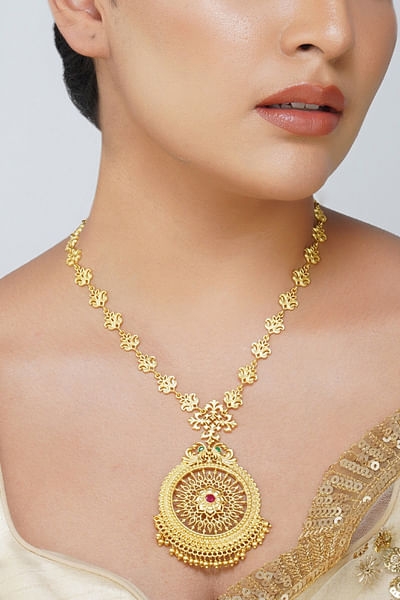 Gold filigree embellished necklace