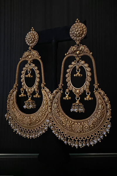 Gold floral carved pearl chandbali danglers