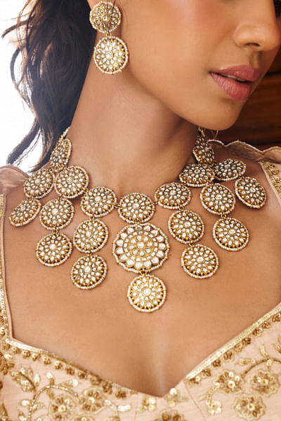 Gold kundan necklace set