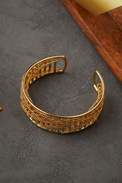 Gold metallic striped bracelet